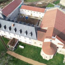 Vue aérienne de l'abbaye de Ballaigue (Allier)